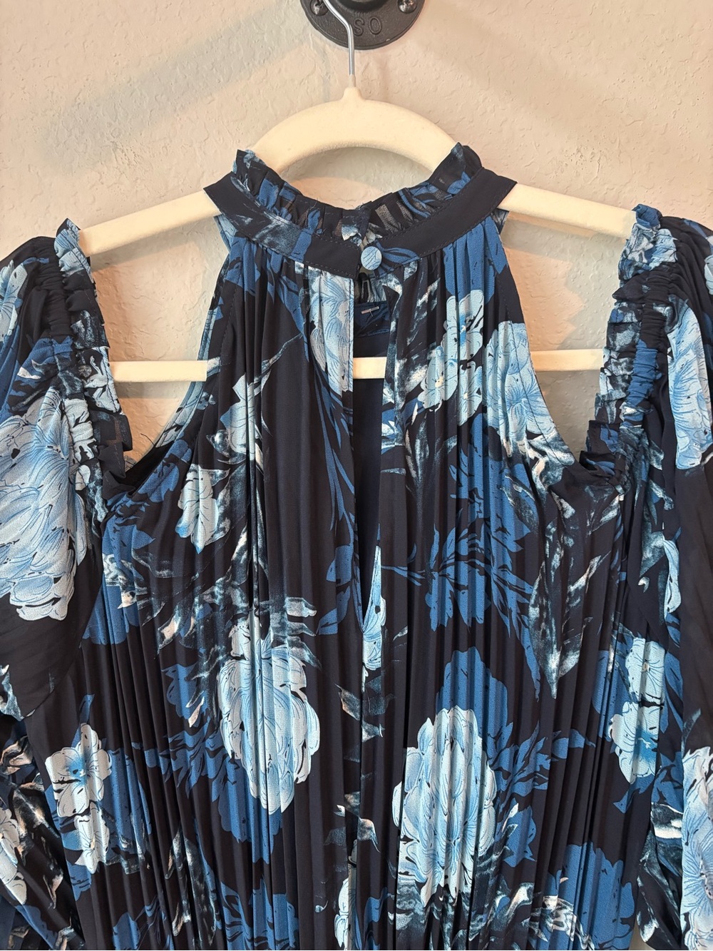 NEW Petal & Pup Hilary Pleated Blue Floral Long Sleeve Maxi Dress Size Medium - Picture 10 of 12